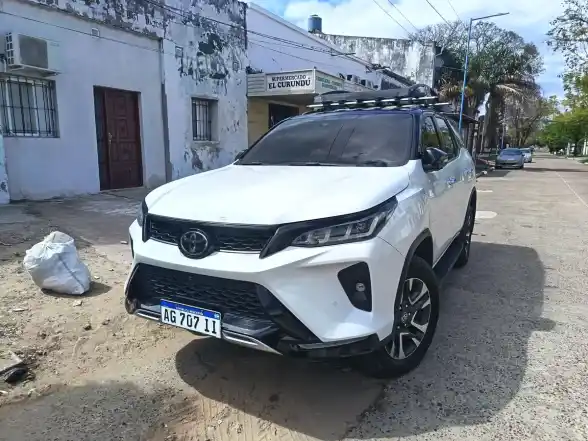 Toyota Sw4 2.8 Tdi Diamond 4X4 6At 7As 2024 - foto 1