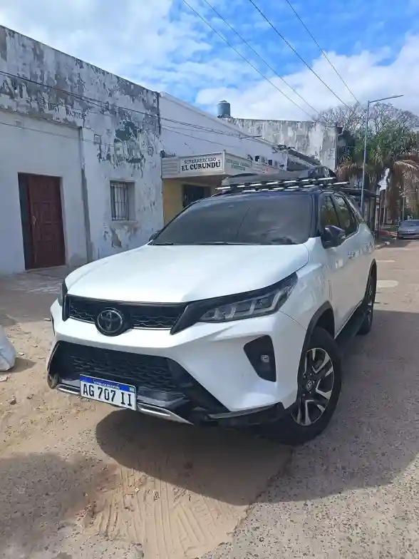 Toyota Sw4 2.8 Tdi Diamond 4X4 6At 7As 2024 - foto 2
