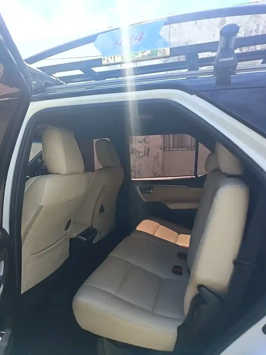 Toyota Sw4 2.8 Tdi Diamond 4X4 6At 7As 2024 - foto 4