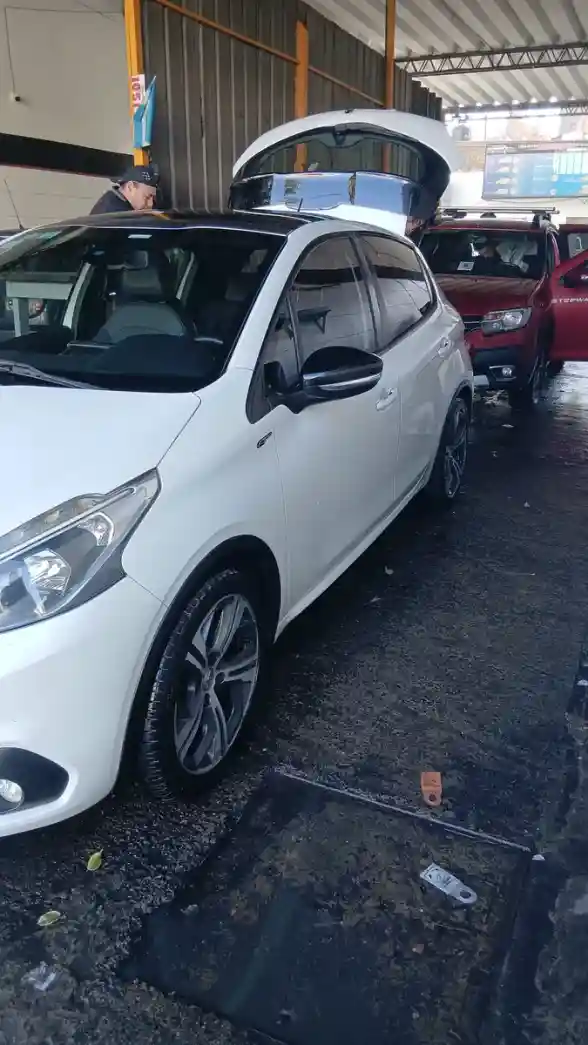 Peugeot 208 1.6 Gt Thp 2017 - foto 2