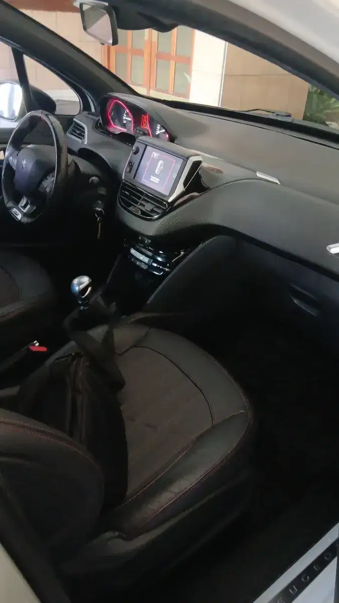Peugeot 208 1.6 Gt Thp 2017 - foto 3