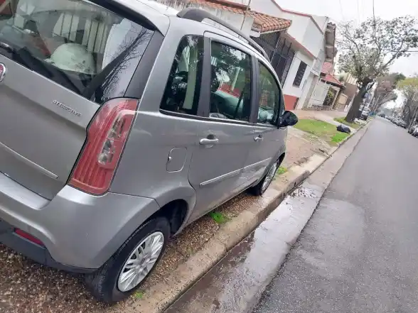 Fiat Grand Siena 1.4 Atractive 8V 2013 - foto 2