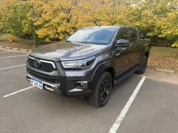 Toyota Hilux Pick-Up 2.8 Cd Conquest 204Cv 4X4 At 2023 - foto 1