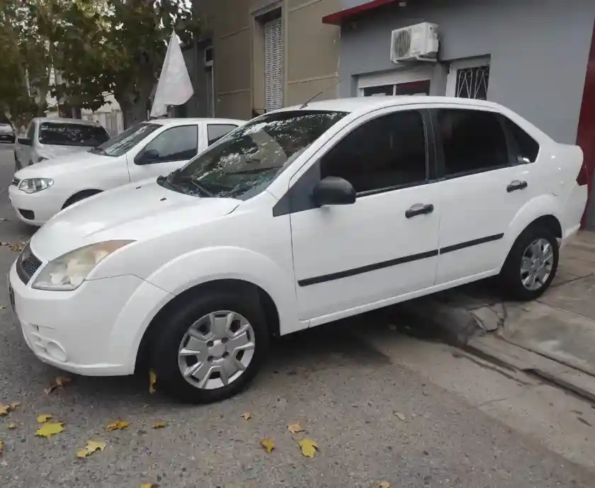 Ford Fiesta Max 2009 - foto 1