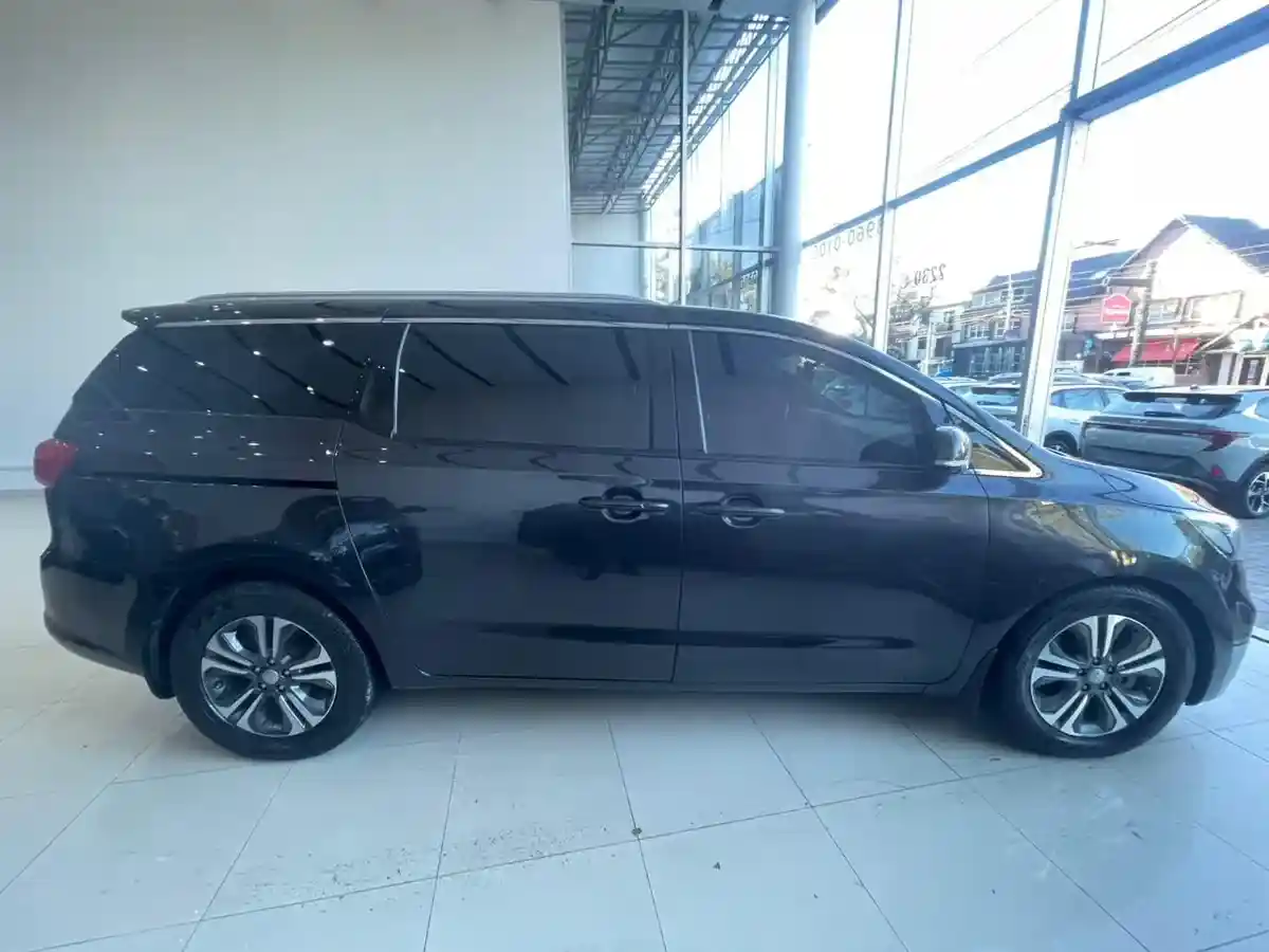 Kia Carnival 2.2 Crdi Ex Premium 2021 - foto 5