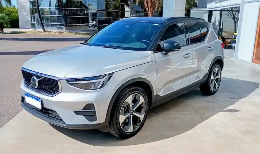 Volvo Xc40 2.0 Mhev B4 Plus Fwd 2023 - foto 2