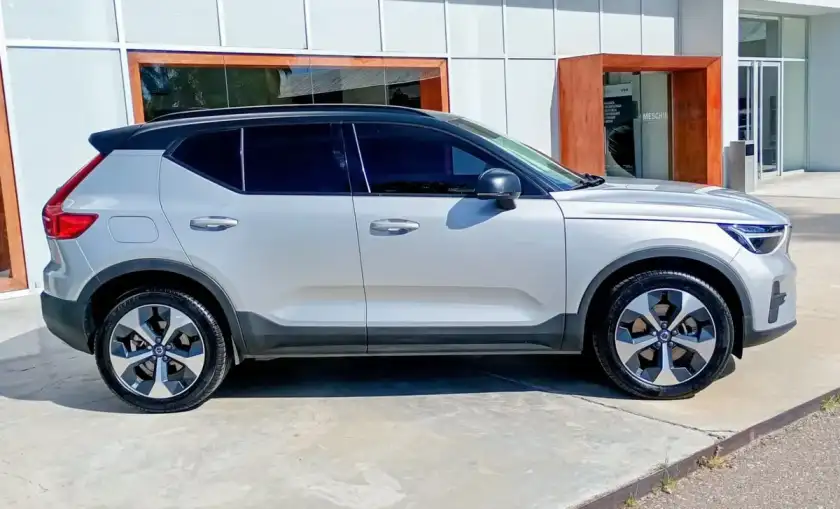 Volvo Xc40 2.0 Mhev B4 Plus Fwd 2023 - foto 4