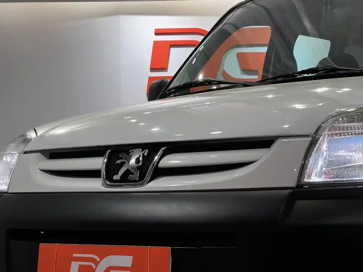 Peugeot Partner 1.6 Hdi Confort 5As 2019 - foto 3