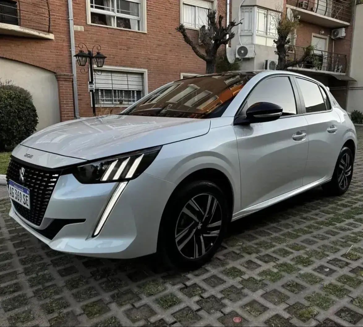 Peugeot 208 1.6 Road Trip Tiptronic 2023 - foto 1