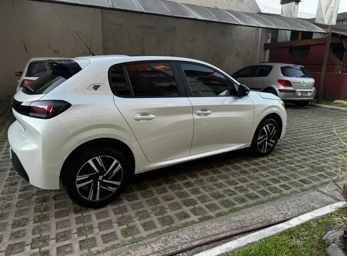 Peugeot 208 1.6 Road Trip Tiptronic 2023 - foto 4