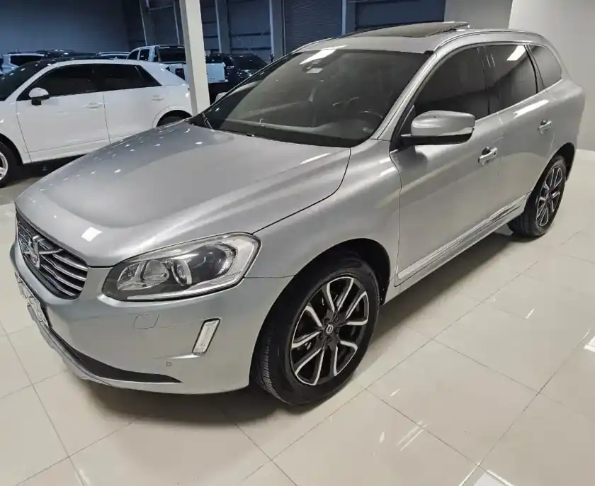 Volvo XC60 2017 - foto 1