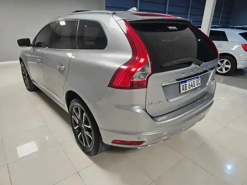 Volvo Xc60 2.5 T5 Inscription 2017 - foto 2