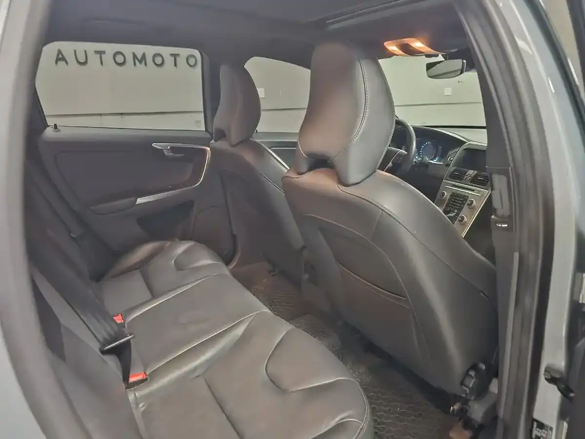 Volvo Xc60 2.5 T5 Inscription 2017 - foto 4