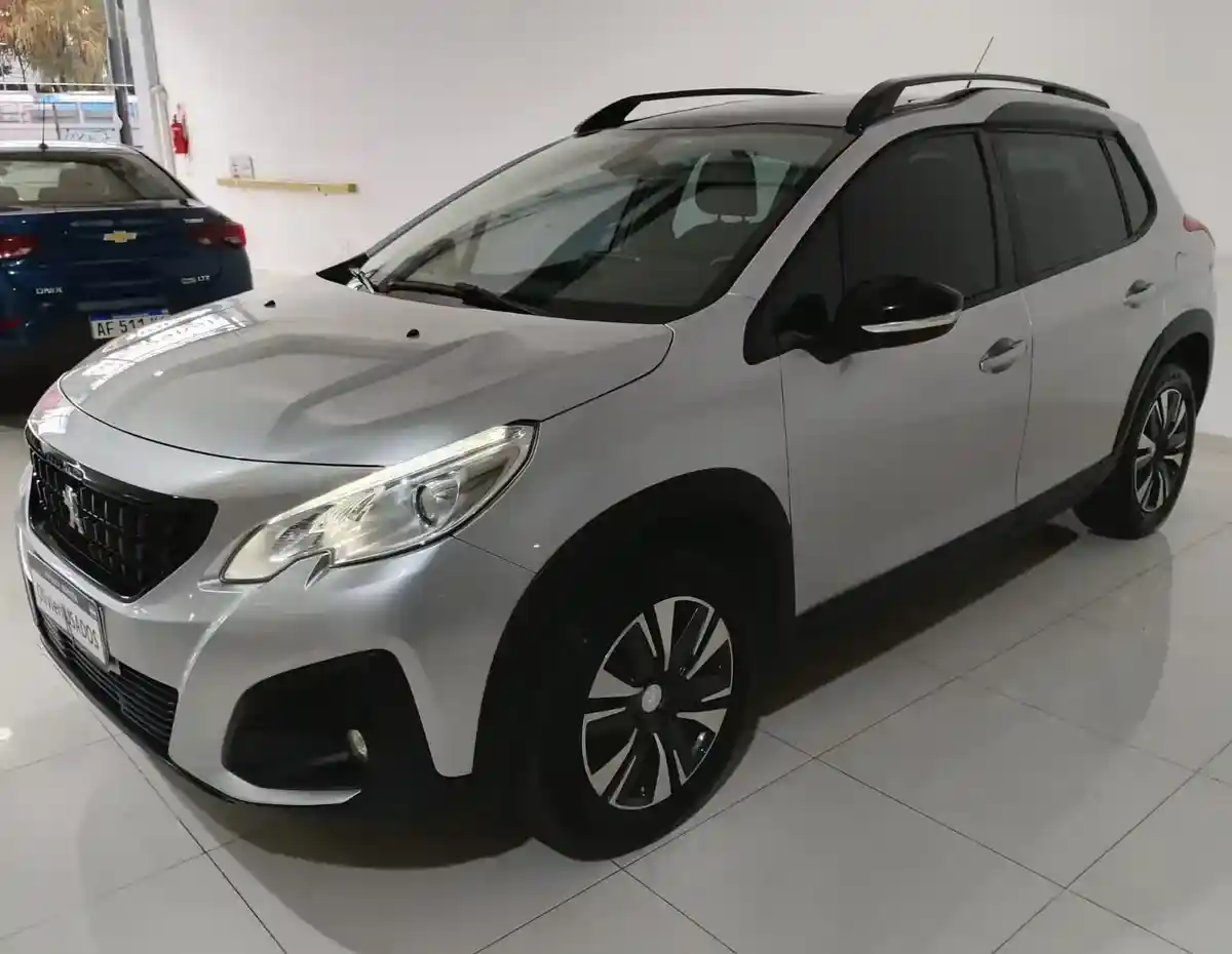Peugeot 2008 1.6 Allure 2021 - foto 1