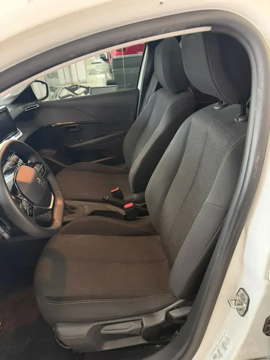 Peugeot 208 1.6 Active Pack Tiptronic 2023 - foto 5