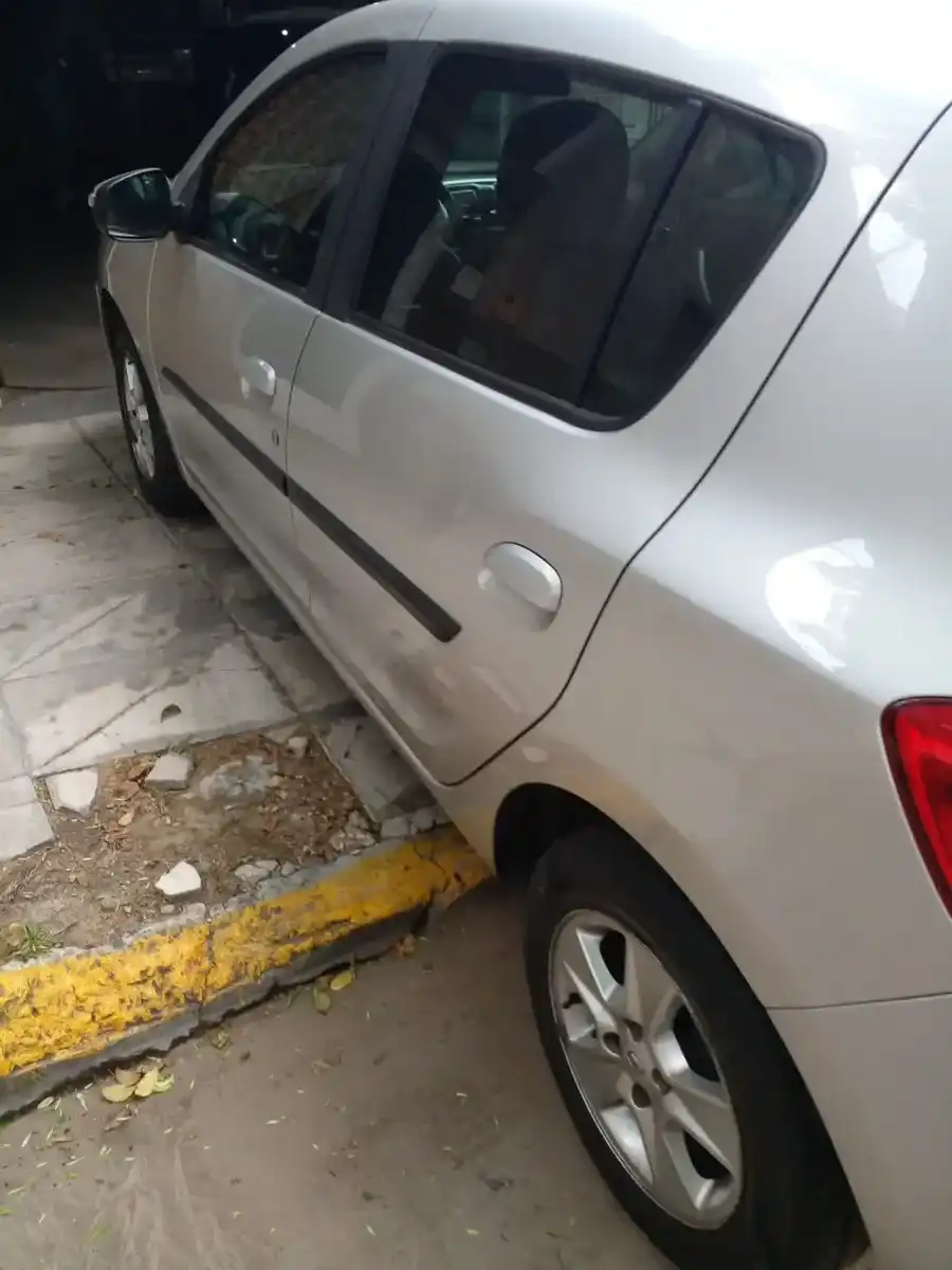 Renault Sandero 1.6 Privilege Pack 105Cv 2017 - foto 2