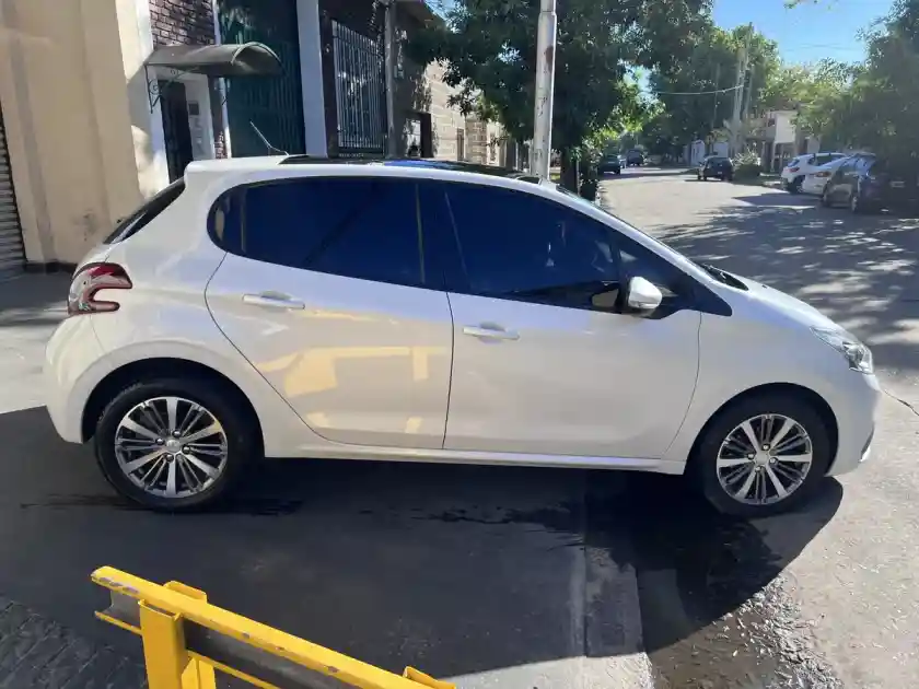 Peugeot 208 1.6 Feline 2018 - foto 3