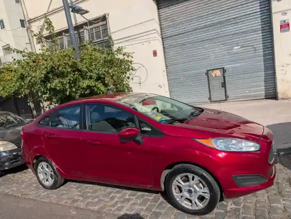 Ford Fiesta Kinetic 1.6 Sedan Se Plus 120Cv 2014 - foto 2
