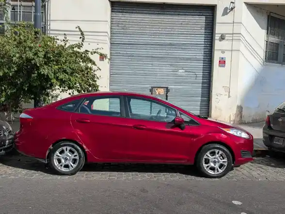 Ford Fiesta Kinetic 1.6 Sedan Se Plus 120Cv 2014 - foto 3
