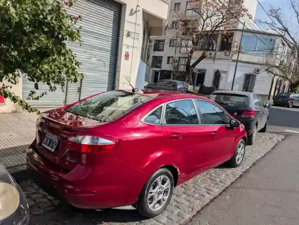 Ford Fiesta Kinetic 1.6 Sedan Se Plus 120Cv 2014 - foto 4