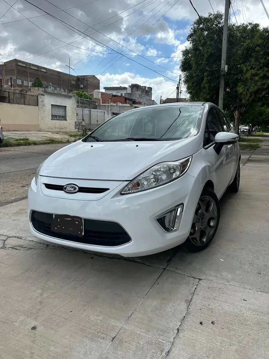 Ford Fiesta Kinetic 1.6 Design 120Cv Titanium 2012 - foto 1