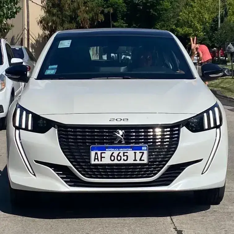 Peugeot 208 1.6 Road Trip 2022 - foto 1