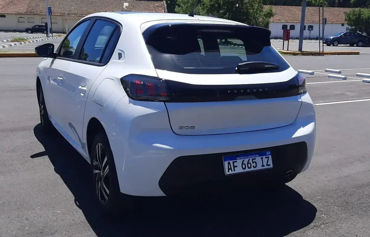 Peugeot 208 1.6 Road Trip 2022 - foto 5