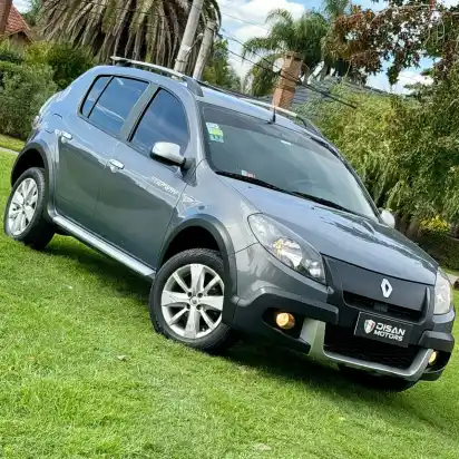 Renault Sandero Stepway 1.6 Expression 105Cv 2013 - foto 2