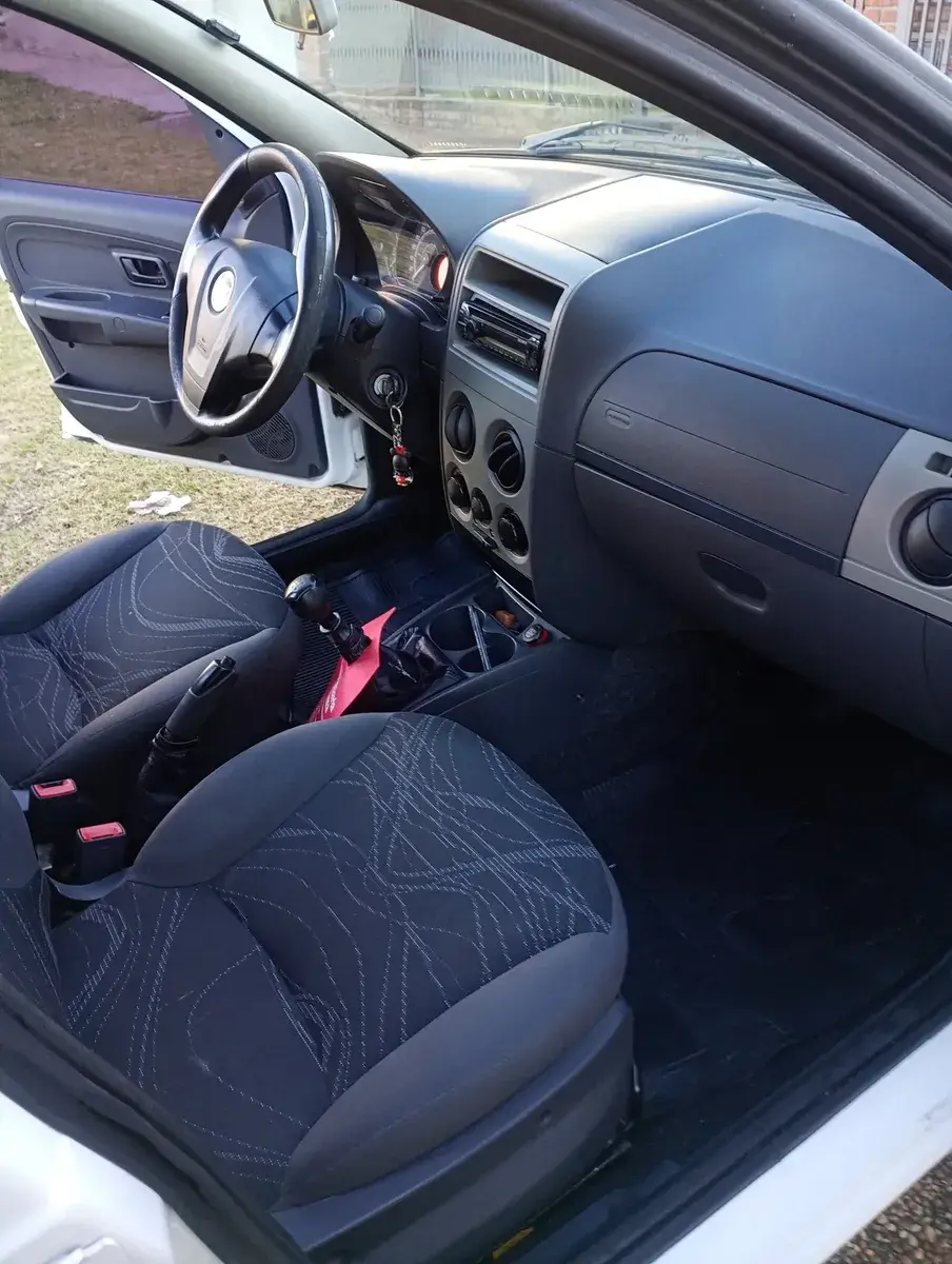 Fiat Palio 1.4 Fire Pack Seg. Confort 2014 - foto 5