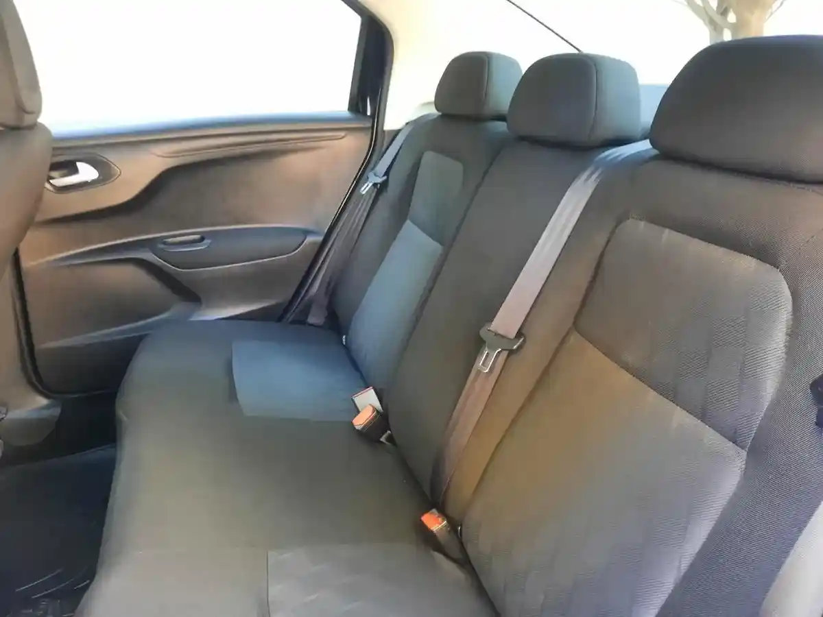 Citroën C-Elysée 1.6 Feel Hdi 92 2017 - foto 3