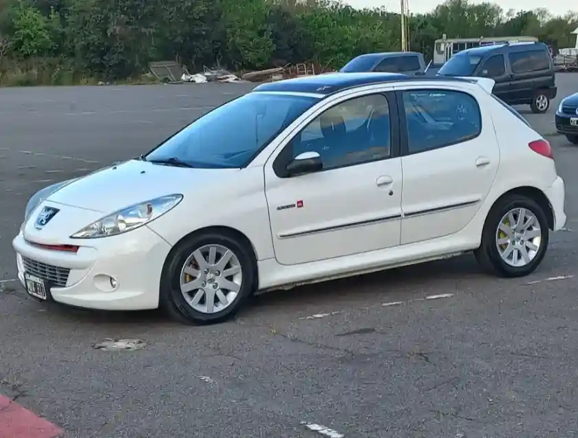 Peugeot 207 2013 - foto 1