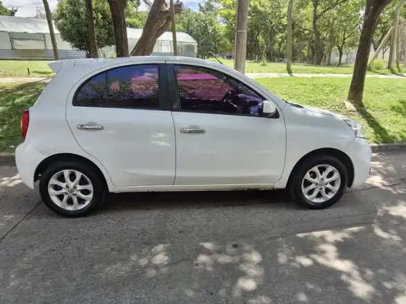 Nissan March 1.6 Advance Media Tech 107Cv 2014 - foto 2
