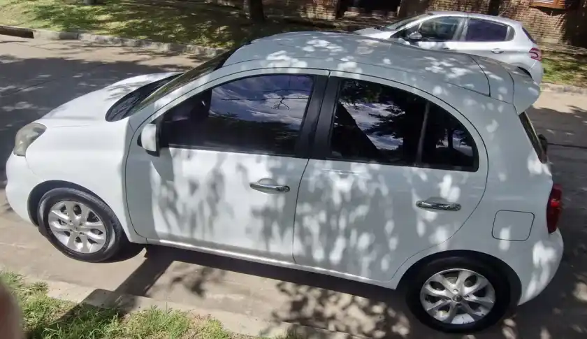 Nissan March 1.6 Advance Media Tech 107Cv 2014 - foto 3