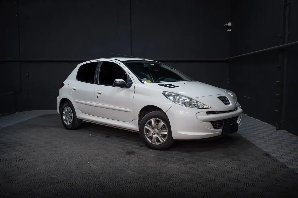 Peugeot 207 2015 - foto 1