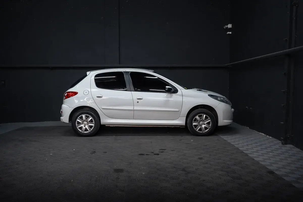 Peugeot 207 1.4 Active 75Cv 2015 - foto 2