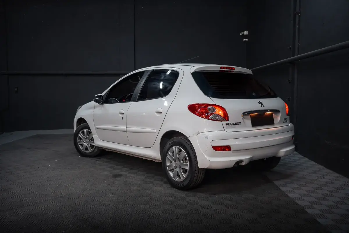 Peugeot 207 1.4 Active 75Cv 2015 - foto 4