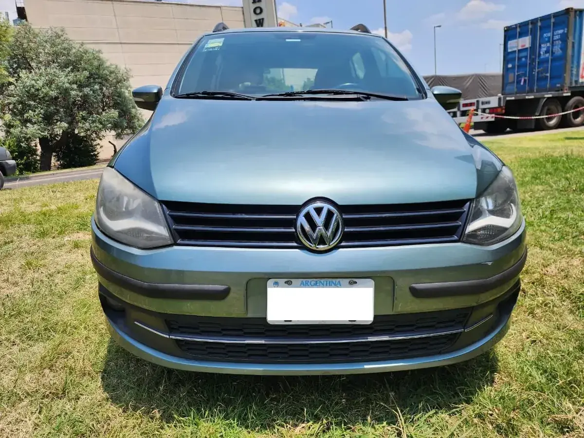 Volkswagen Suran 1.6 Imotion Highline 11C 2011 - foto 2