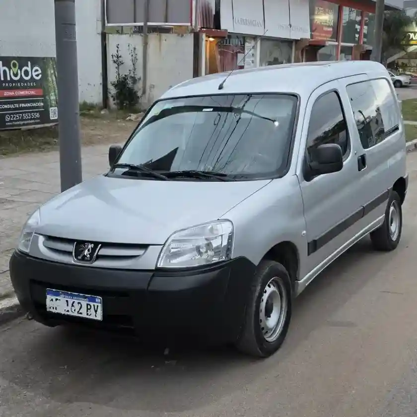 Peugeot Partner 1.6 Hdi Furgon Confort 92 5As 2022 - foto 1