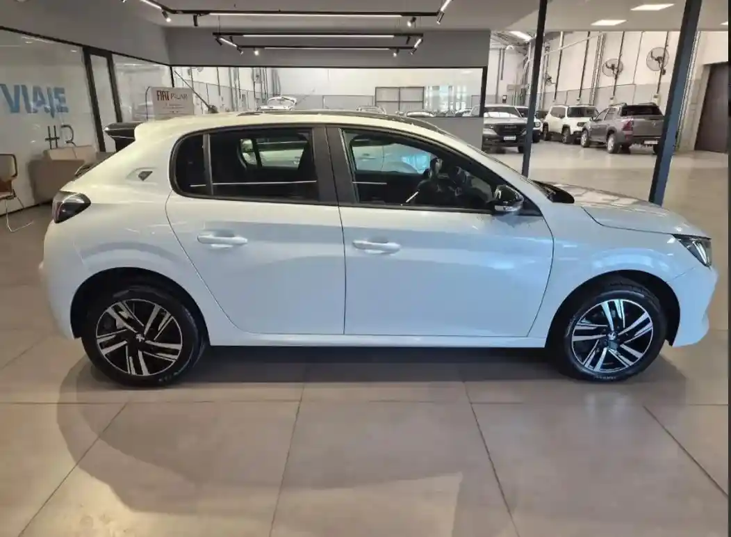 Peugeot 208 1.6 Road Trip 2023 - foto 4