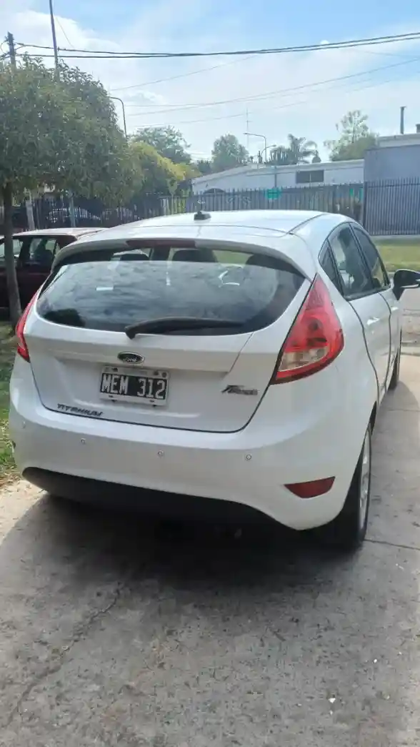 Ford Fiesta Kinetic Design 1.6 Titanium 2013 - foto 3