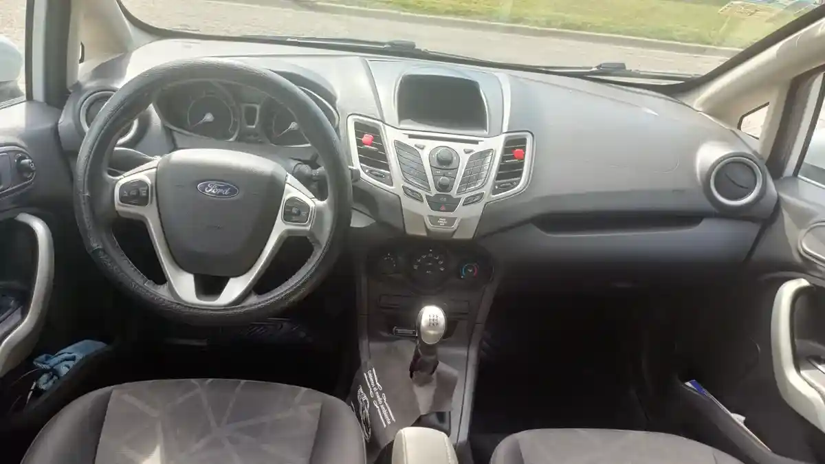 Ford Fiesta Kinetic Design 1.6 Titanium 2013 - foto 4