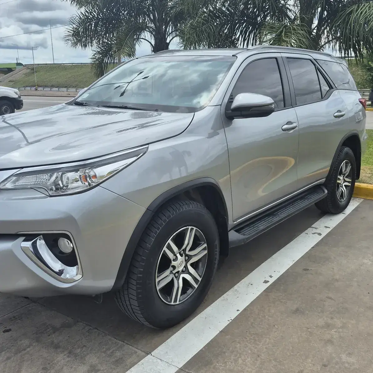 Toyota Hilux SW4 2019 - foto 1