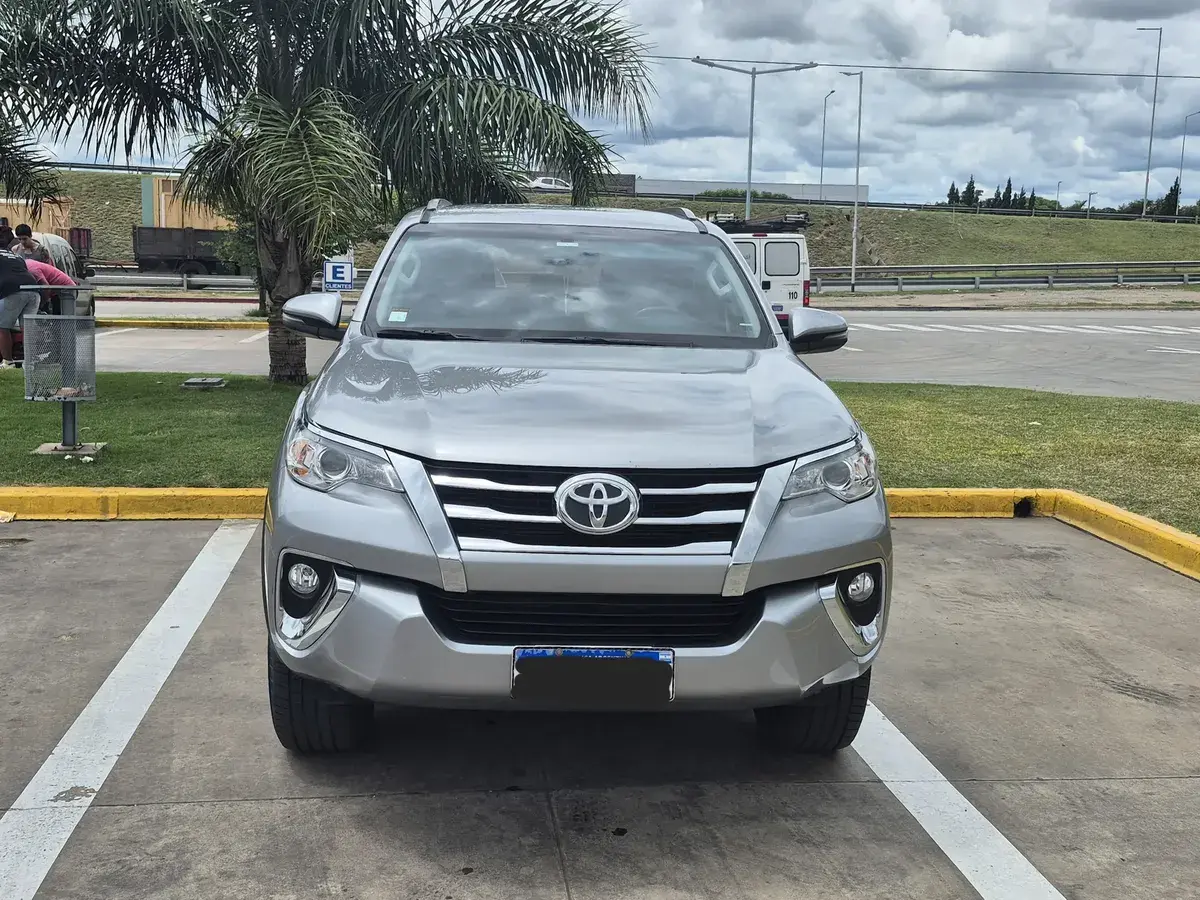 Toyota Hilux Sw4 2.8 Sr 177Cv 4X4 At 2019 - foto 2