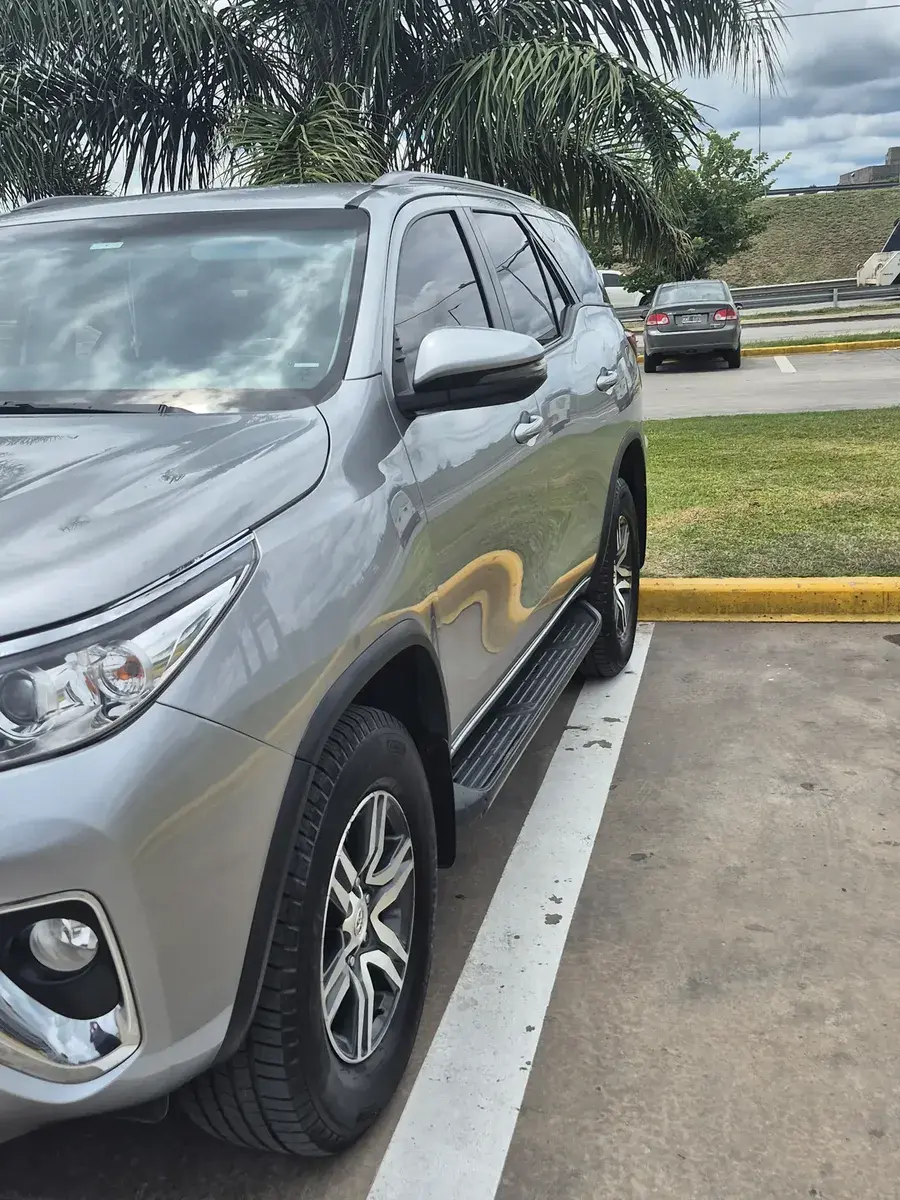 Toyota Hilux Sw4 2.8 Sr 177Cv 4X4 At 2019 - foto 3