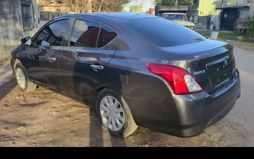 Nissan Versa 1.6 Sense Mt 2016 - foto 5