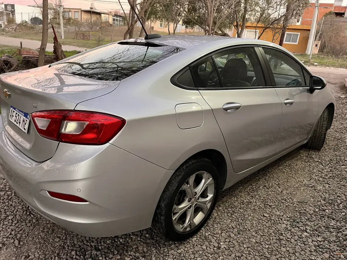 Chevrolet Cruze 1.4 Lt Mt Sedan 2022 - foto 2