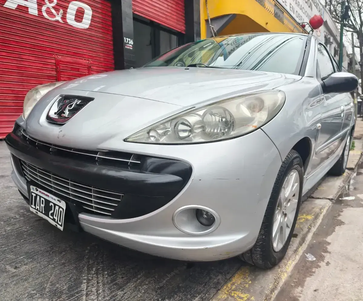 Peugeot 207 1.6 Sedan Xt 2010 - foto 1
