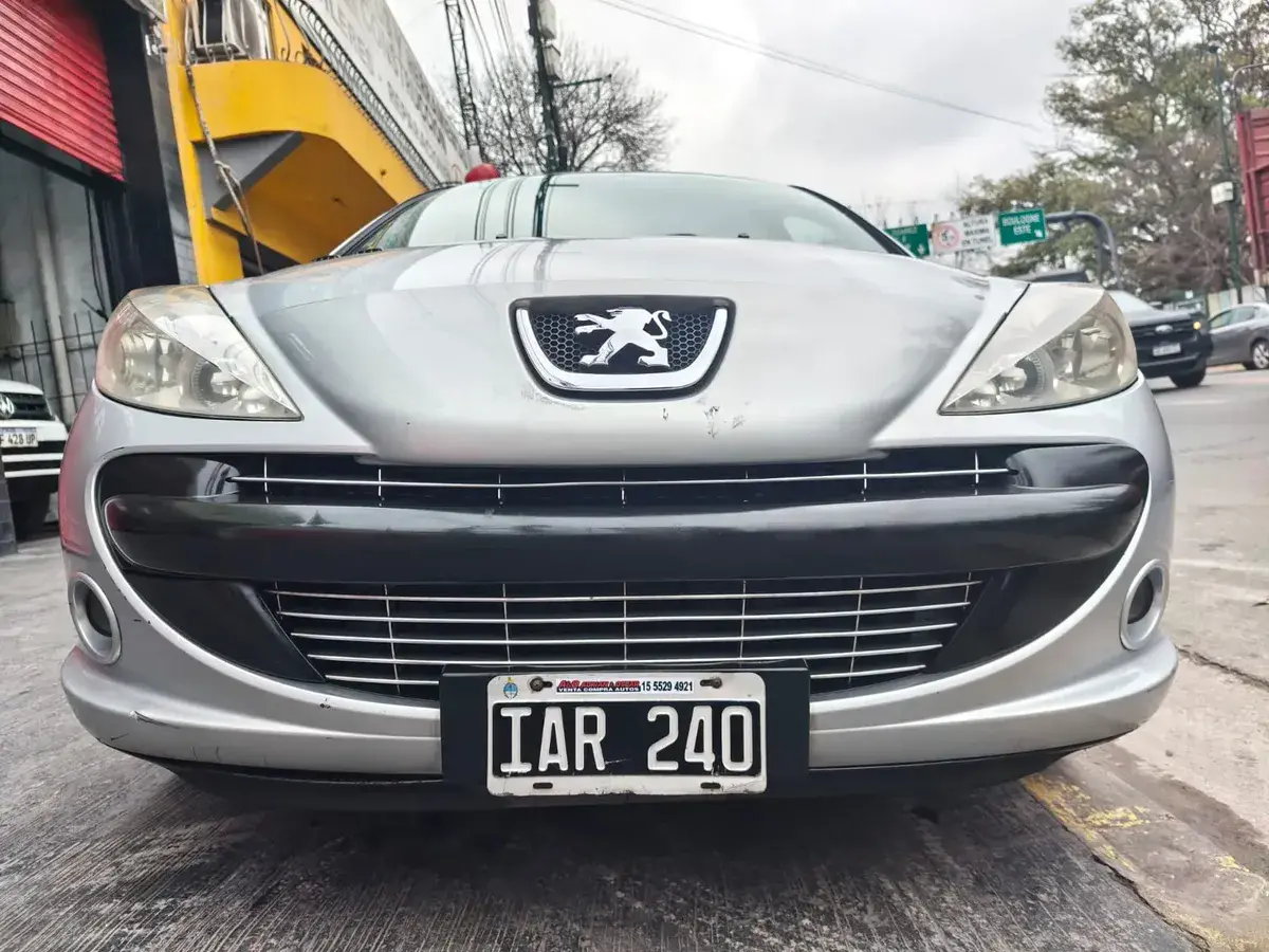 Peugeot 207 1.6 Sedan Xt 2010 - foto 2
