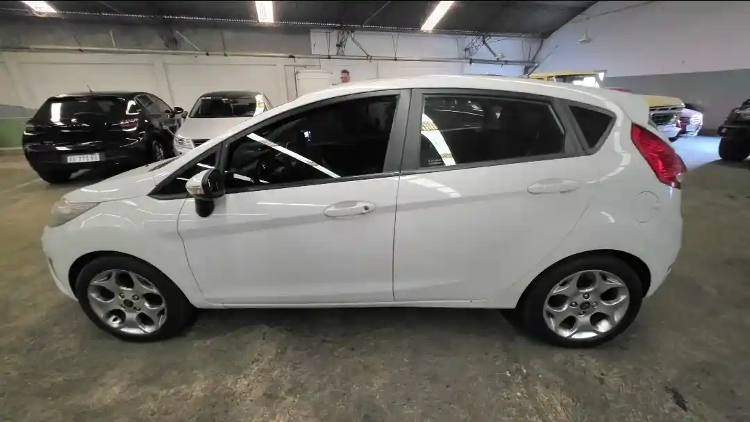 Ford Fiesta Kinetic 1.6 Design 120Cv Titanium 2011 - foto 2