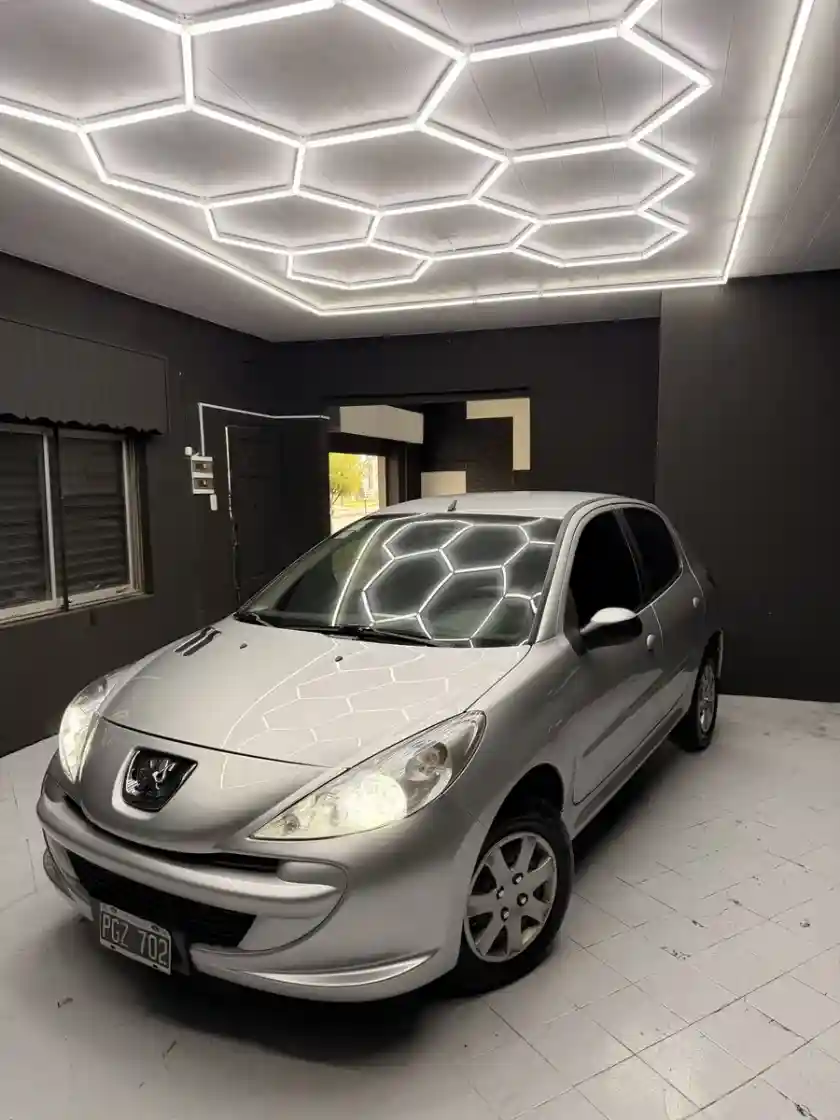 Peugeot 207 2015 - foto 1